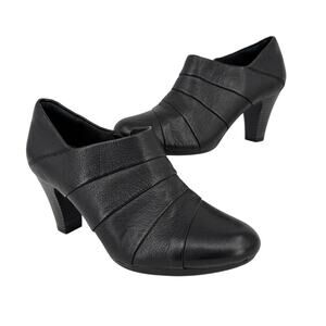 Clarks Bendables Pump Shoe Size 8 Black Pleated Leather Side Zip Heel Shootie